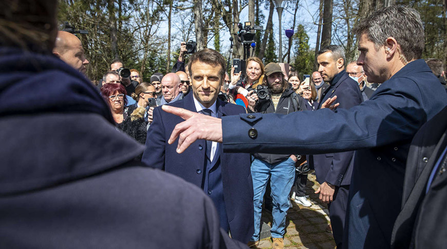 Макрон одержал победу в первом туре выборов президента Франции