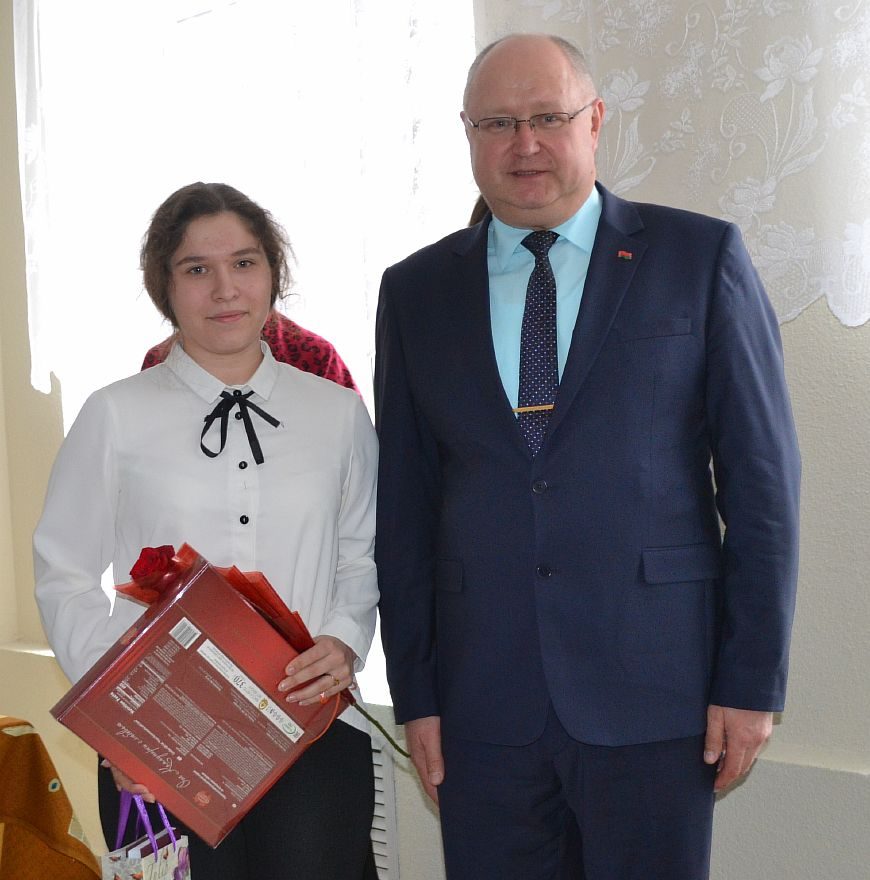 Учащаяся 11 класса Забелышинской СШ Дарья Самофалова награждена Дипломом III степени в заключительном этапе республиканской олимпиады по белорусского языку и литературе (фото)