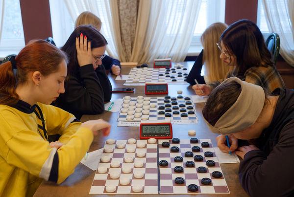 Представители Могилевской области завоевали награды на первенстве Беларуси по шашкам-100