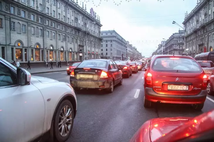 Водители в Беларуси должны ездить со светом днем: названы даты