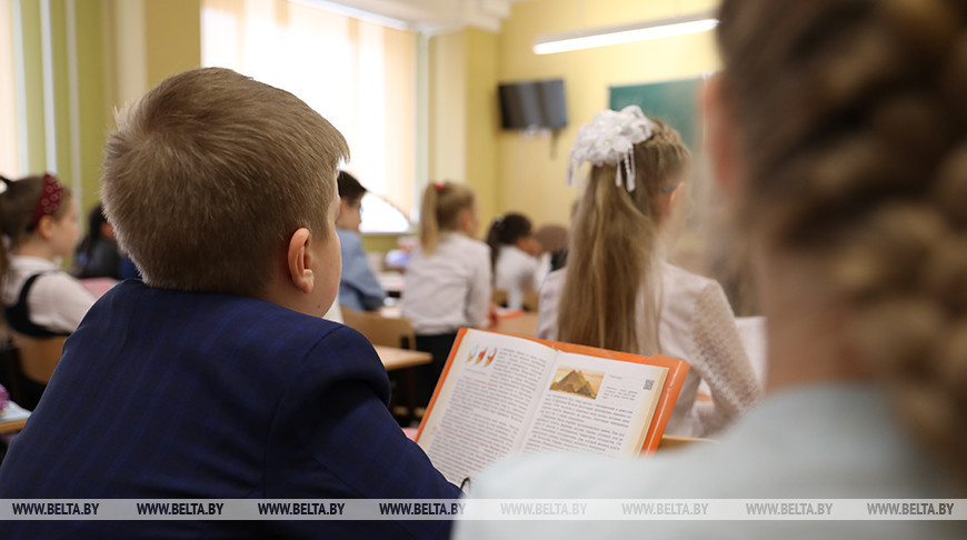 Лукашенко о школьной форме: должно быть разнообразие, не надо загонять детей в какое-то узкое пространство