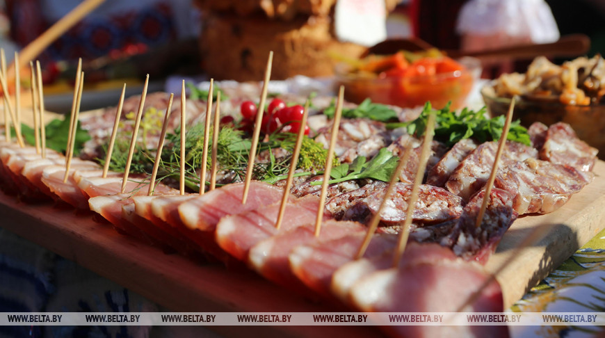 Гигантская колбаса и марафон по поеданию сосисок: большой праздник мяса готовят в Могилеве