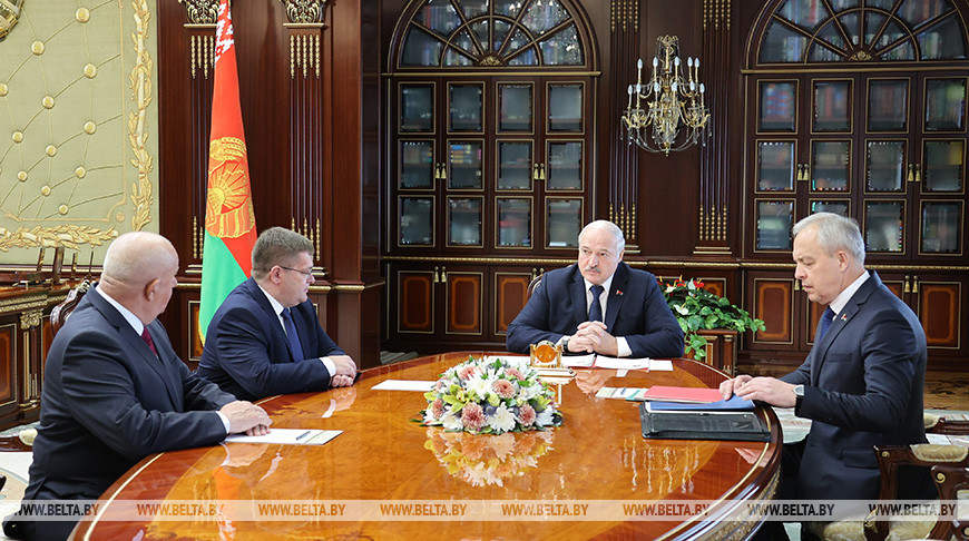 Лукашенко о работе предприятий: тот, кто шевелится, даже не заметил эти санкции