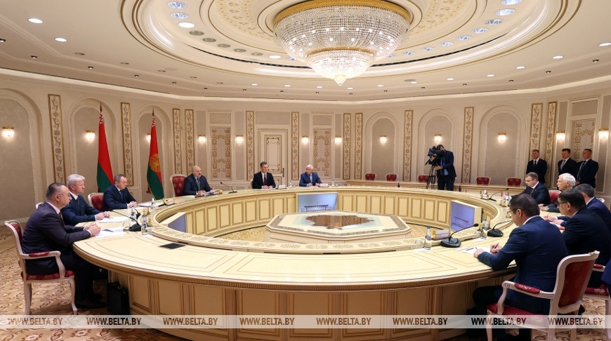 Лукашенко на встрече с губернатором Пермского края: все, что можем сделать для россиян, мы всегда сделаем, и даже невозможное