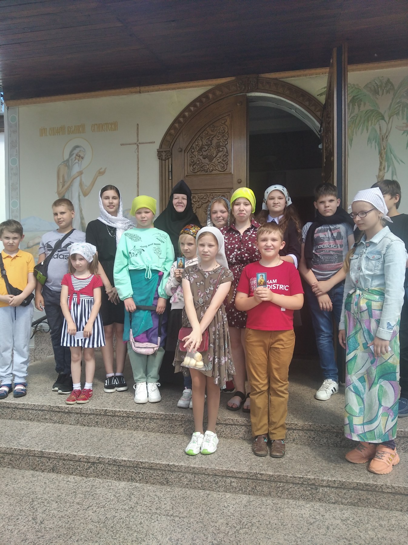 Что удивило учащихся воскресной школы при Свято-Троицком храме Хотимска во время экскурсии в областной центр?