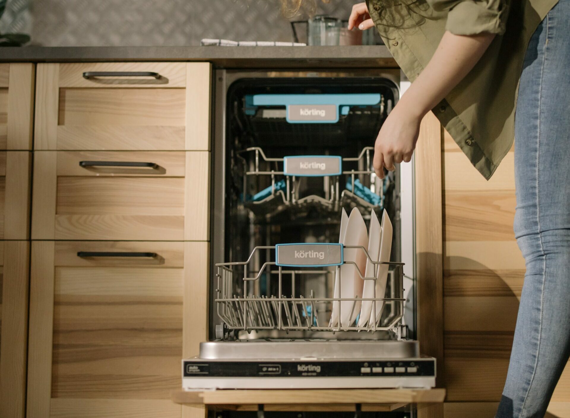 Почему в посудомойку нельзя загружать новую посуду: это может привести к поломке техники
