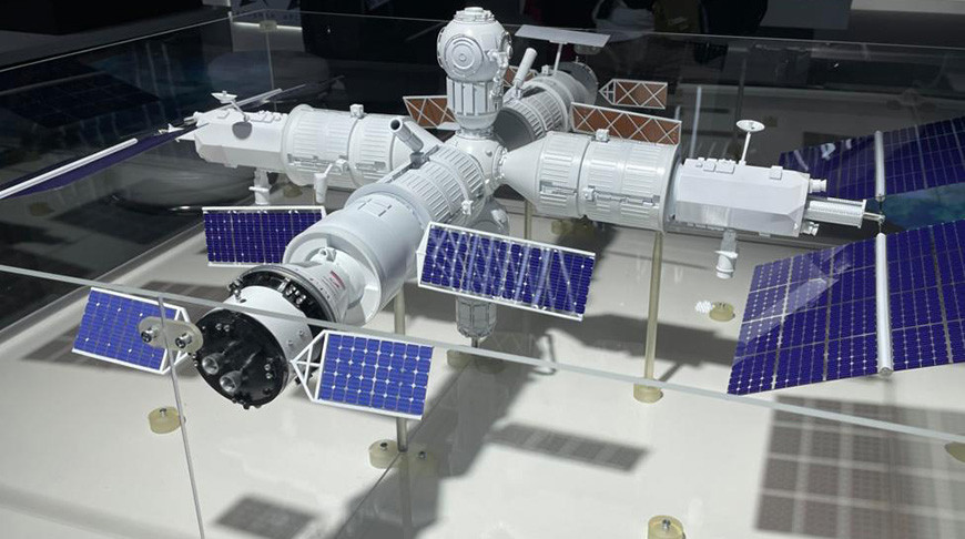 РКК “Энергия” впервые представила макет Российской орбитальной станции