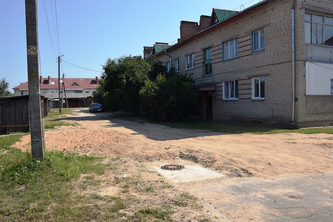 Какие ремонтные работы были произведены на придомовой территории по улице Калинина в Хотимске?
