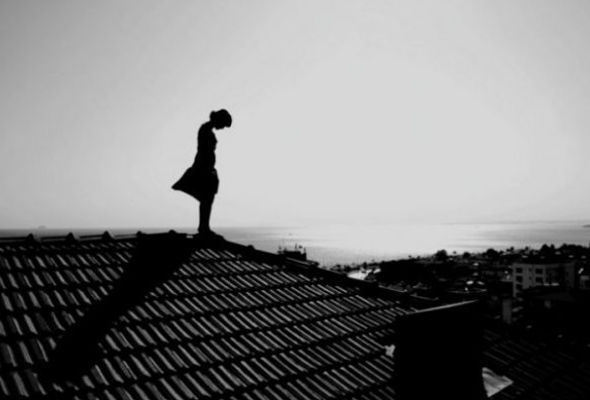 Женщину, стоящую на крыше девятиэтажного дома, спасли в Могилеве