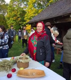 Гармонистка из Хотимска поучаствовала в празднике “Богач” в мемориальном заповеднике “Вязынка”