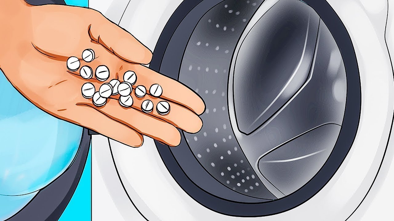 Положите в стиральную машинку 1 таблетку из аптечки, чтобы решить проблему пятен, накипи и освежить белье