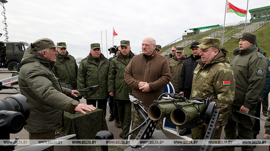 “Нежелательно, чтобы наши образцы воевали в Украине: все-таки свои люди”. Лукашенко ознакомился с белорусскими беспилотниками