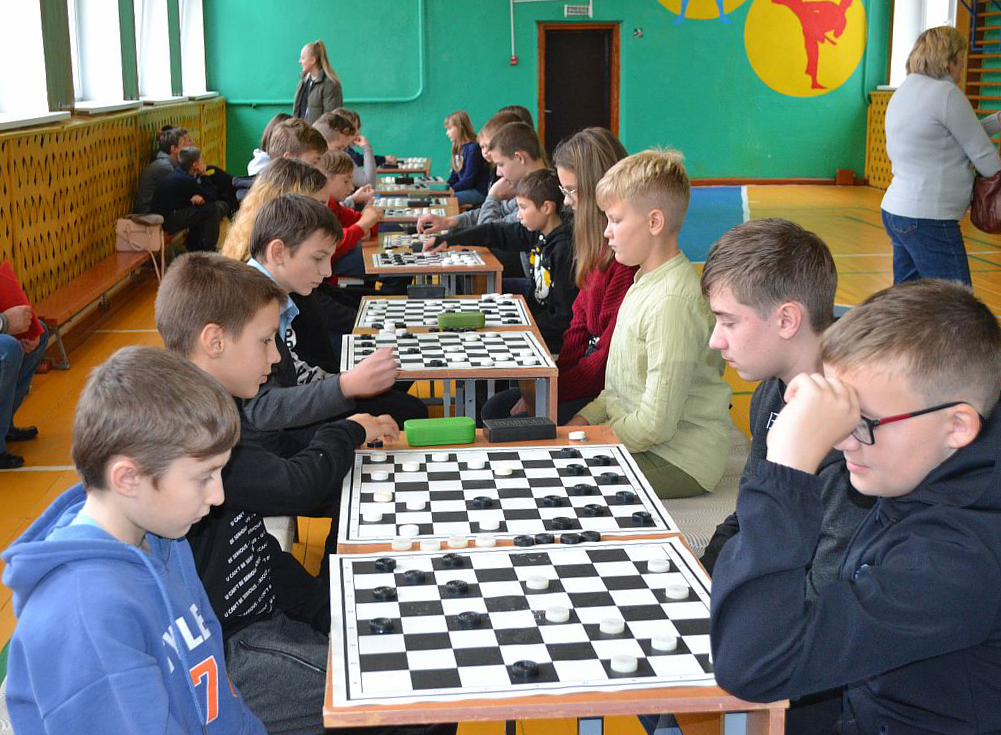 В ЦТДиМ прошли соревнования по шашкам среди учащихся школ Хотимского района