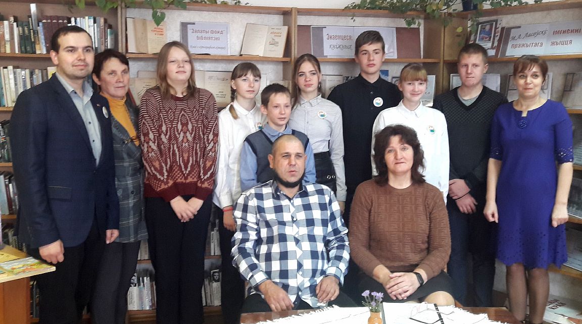 В Тростинской сельской библиотеке прошел час общения “Отец – семьи опора”