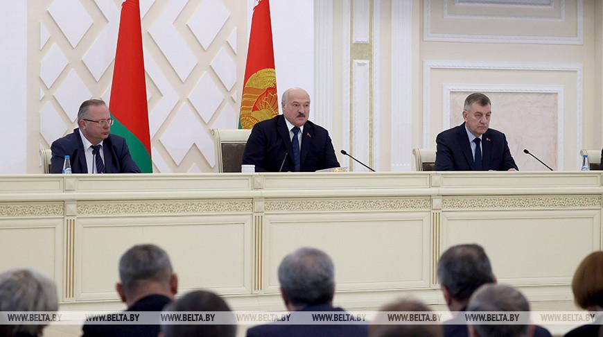 “Это не что хочу, то и ворочу”. Лукашенко объяснил белорусам, что означает свобода и независимость