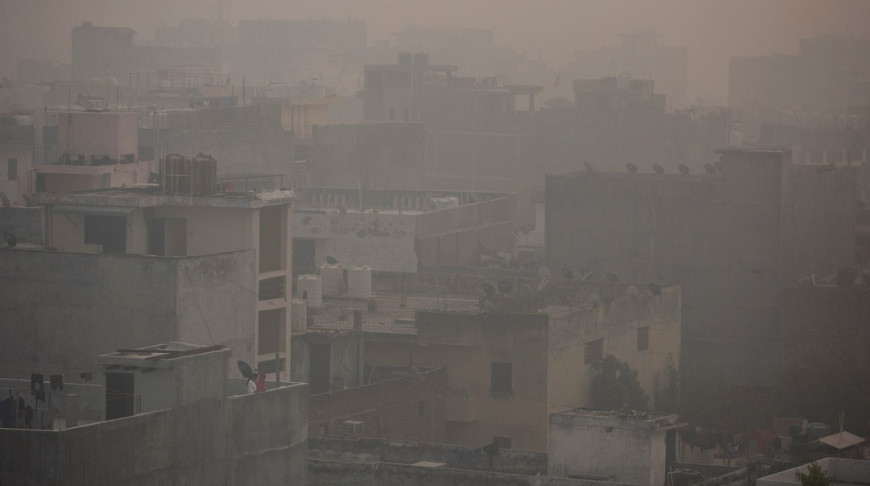 Дели накрыл опасный для жизни смог: загрязнение воздуха в 40 раз превысило нормы ВОЗ
