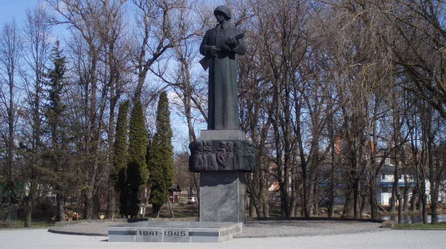 В Латвии снесли памятник советским солдатам-освободителям “Алеша”