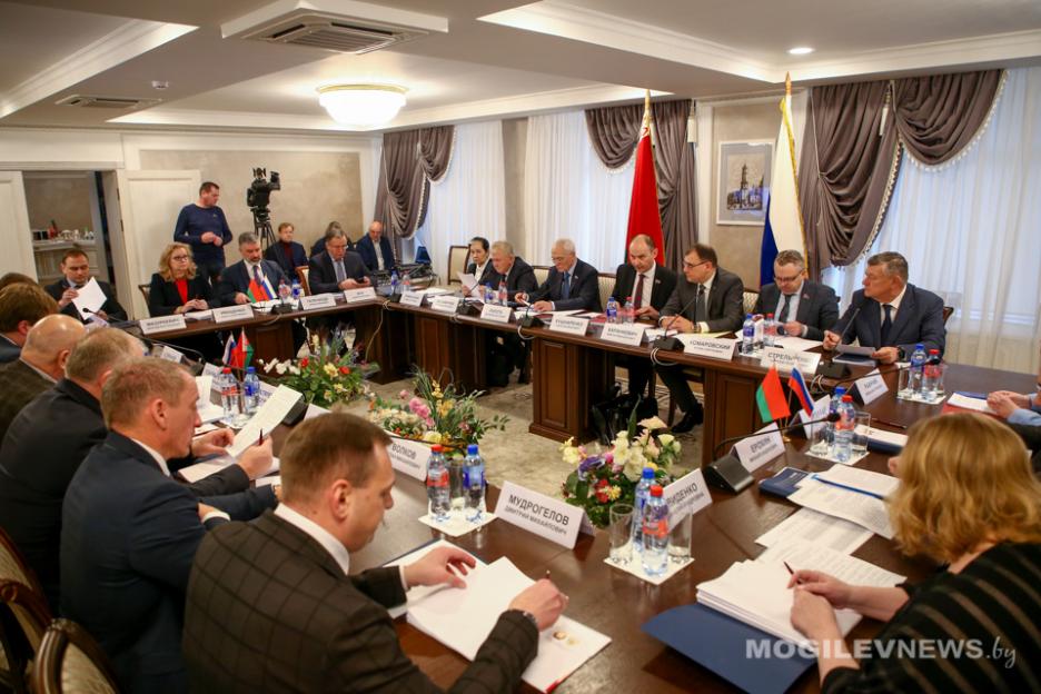 Заседание Комиссии Парламентского Собрания Союза Беларуси и России по энергетике и транспорту состоялось в ДК области. Фото