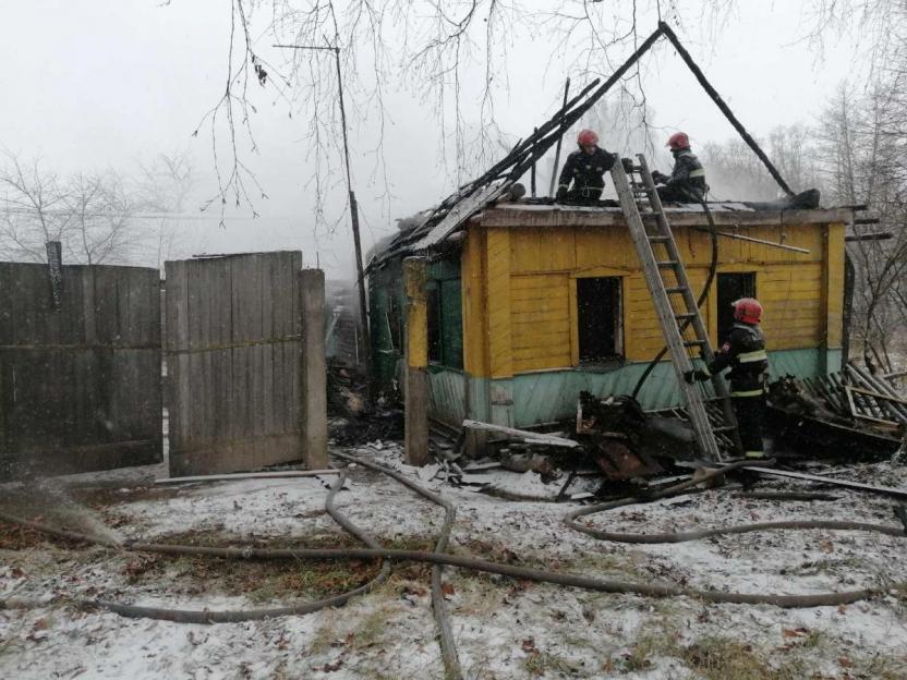 Без крыши над головой оставил пожар пенсионера в Шкловском районе