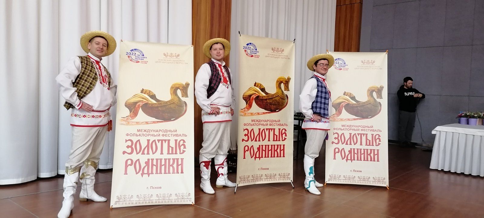 «Хлопцы Пасялковыя» – единственный коллектив из Беларуси, выступивший на основных мероприятиях фестиваля “Золотые родники” в Пскове