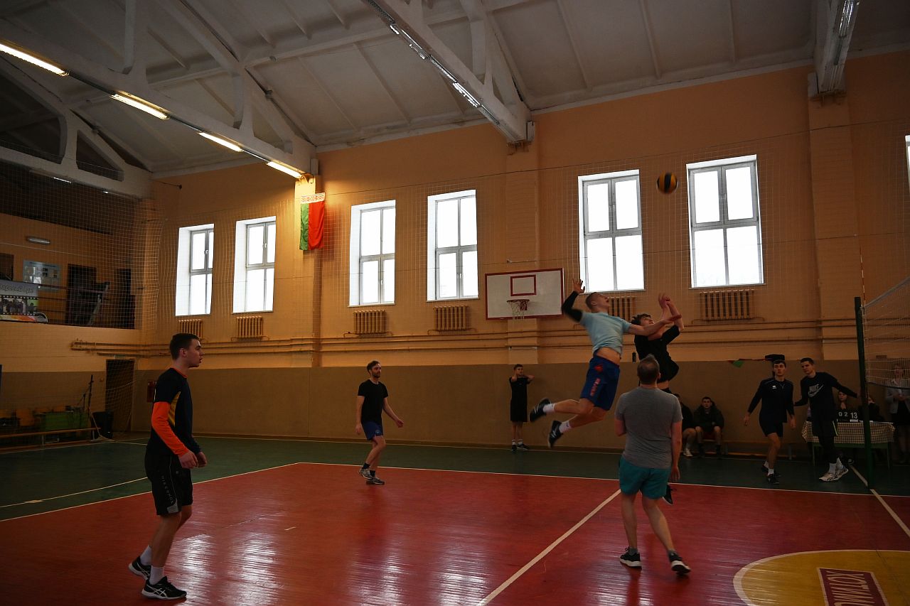 Сегодня проходят соревнования по волейболу между трудовыми коллективами Хотимского района (фото)