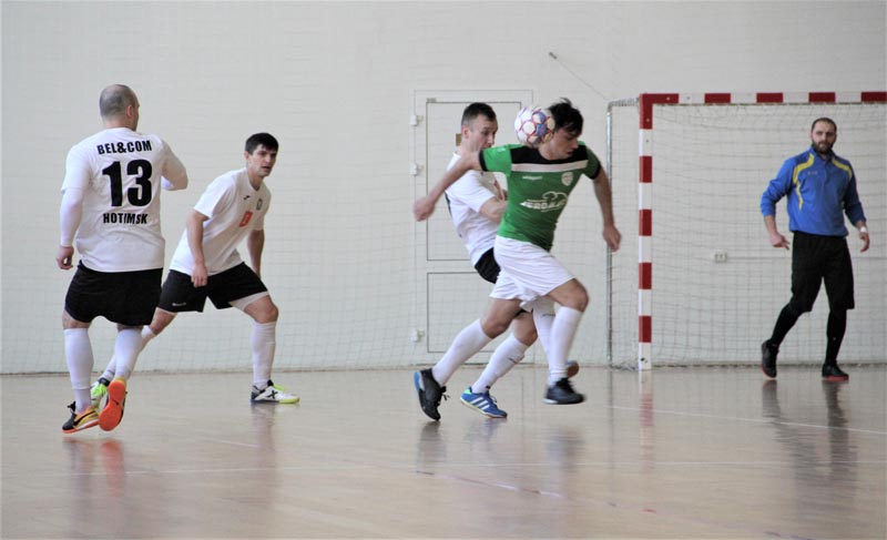Чемпионат области по мини-футболу среди команд первой лиги состоялся в Костюковичах. В первом туре 5:1 в пользу команды из Хотимска «Бел и Ком»