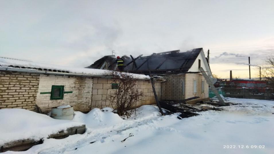 Пожар частного дома тушили спасатели в Кричеве