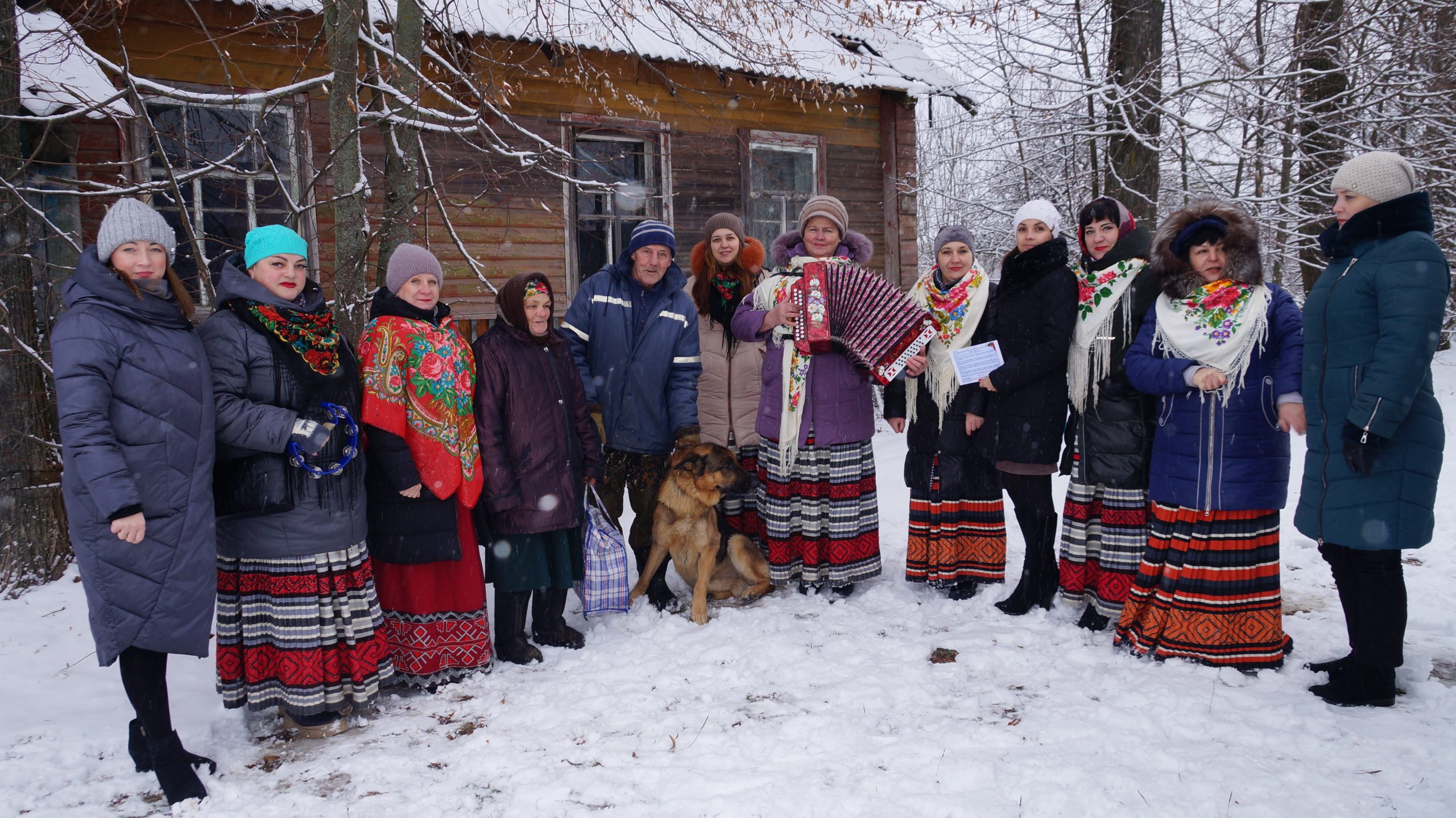 Автопоезд “Забота” посетил с концертными программами жителей Забелышинского и Тростинского сельских Советов