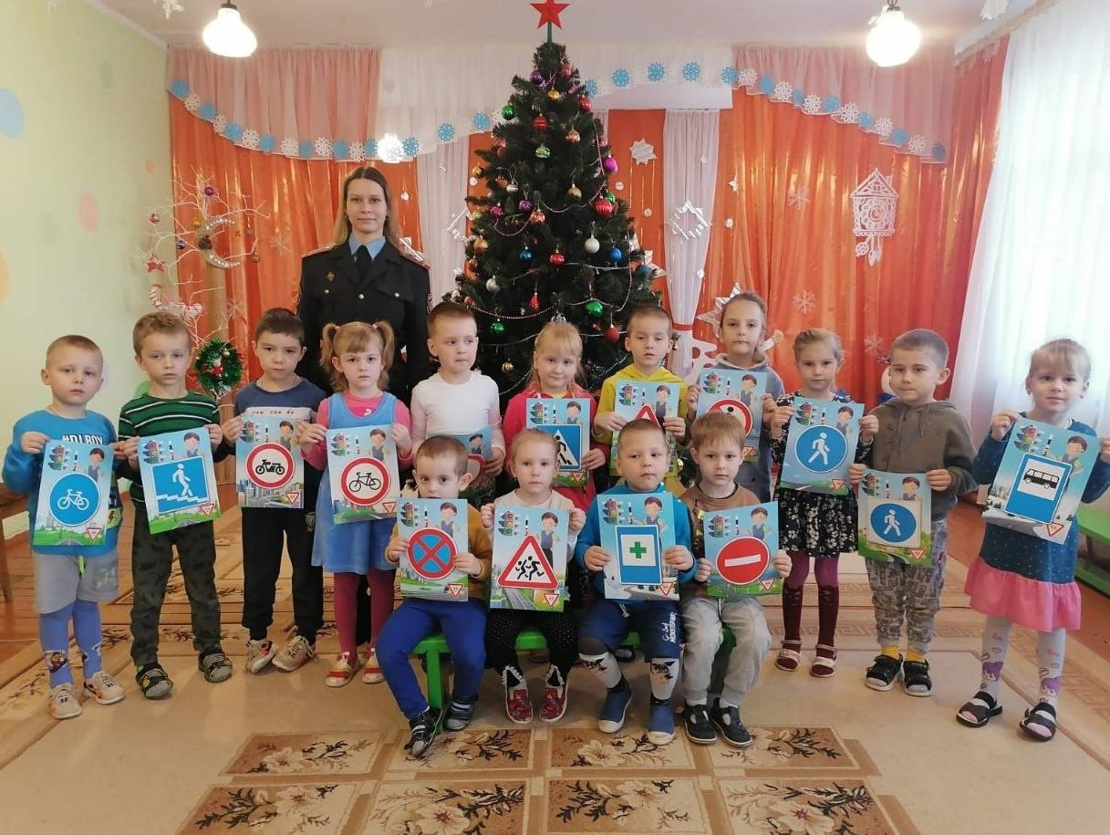 Сотрудники ГАИ встретились с воспитанниками детского сада № 2 г.п. Хотимска