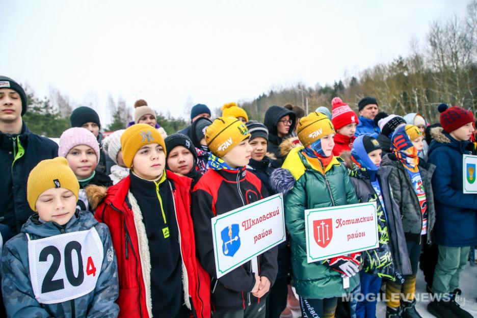 Областные соревнования среди детей и подростков по биатлону “Снежный снайпер” стартовали в Могилеве. Фото