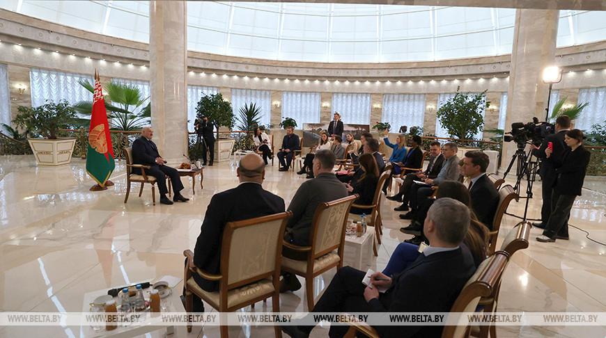 Лукашенко: мы хотим построить порт в Мурманске и использовать Северный морской путь