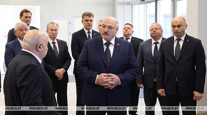 “Меня уговаривали продать и закрыть предприятия”. Лукашенко рассказал, как и зачем Беларусь сохранила свою микроэлектронику