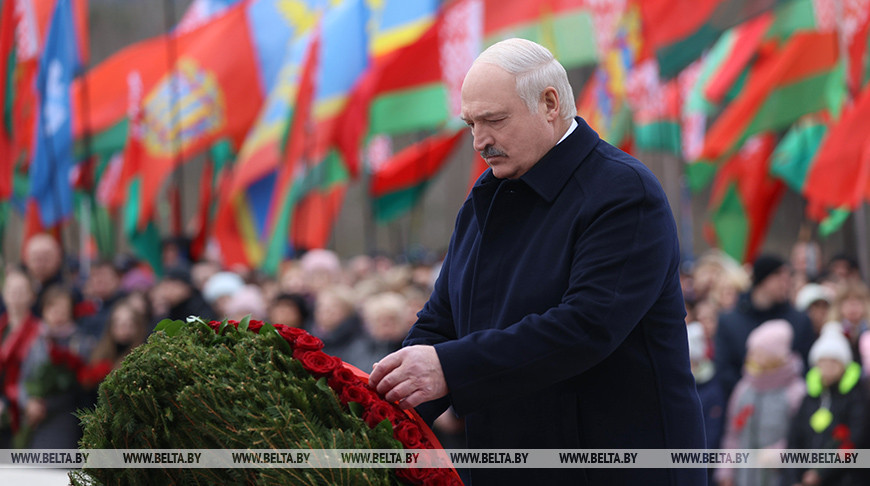 Лукашенко: трагедия Хатыни навечно выбита в камне и в сердце белорусского народа