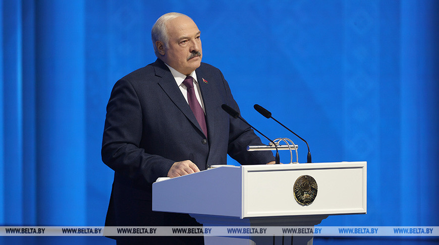 Лукашенко призвал руководителей мыслить нестандартно и двигать отрасли вперед