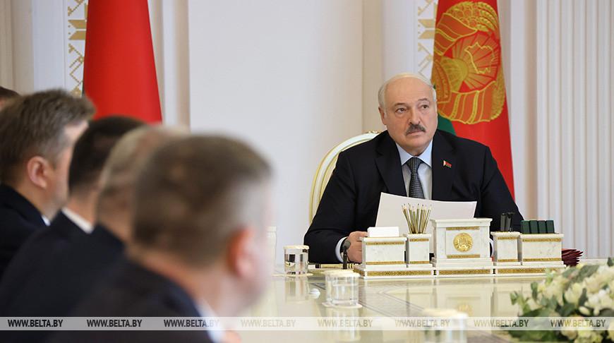 “Все сосредоточено в ваших руках, берите и действуйте”. На что ориентировал Лукашенко новых управленцев на местах