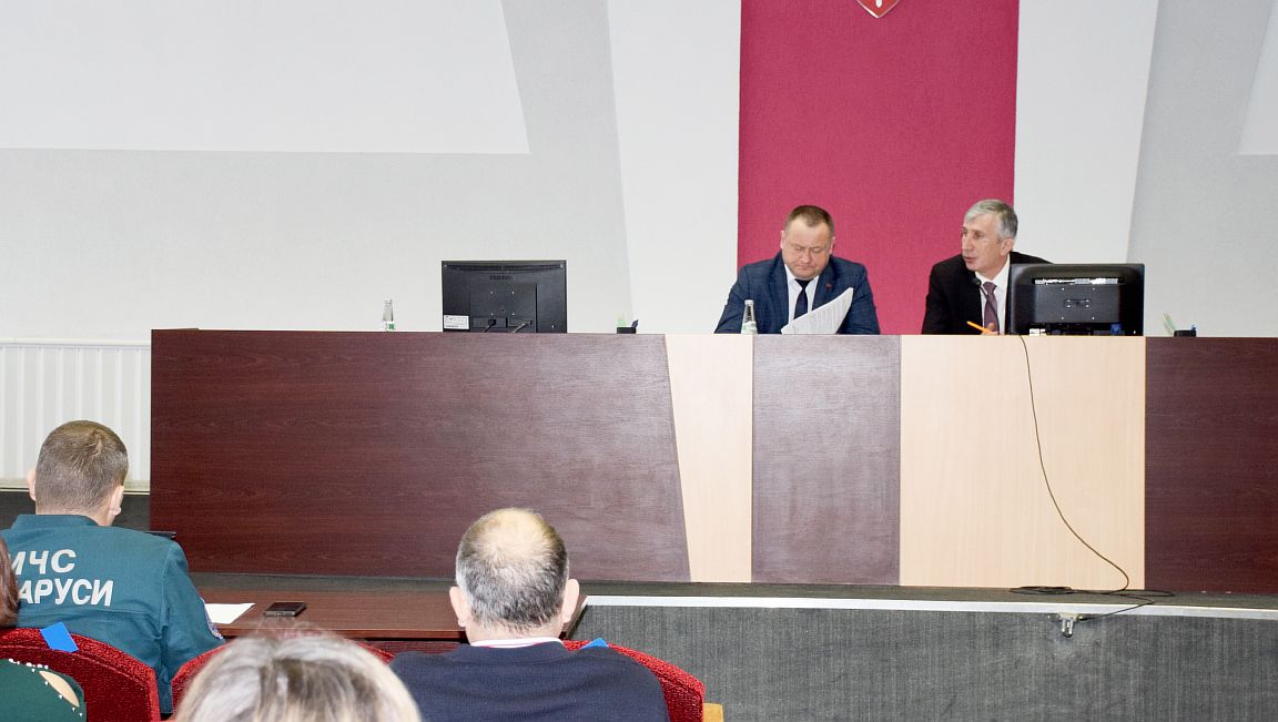 Какие вопросы были вынесены на повестку дня на 56 сессии Хотимского районного Совета депутатов?