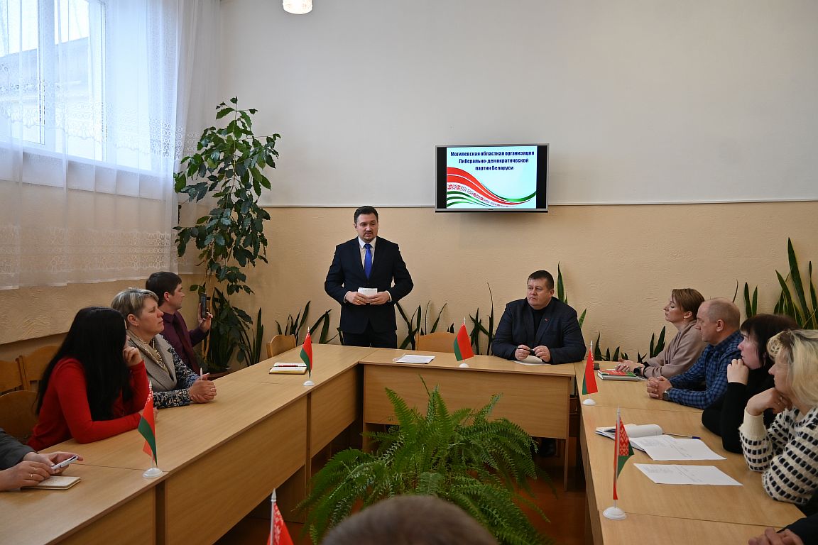 Председатель областной организации либерально-демократической партии Беларуси Александр Лободырев провел встречу с активом Хотимского района