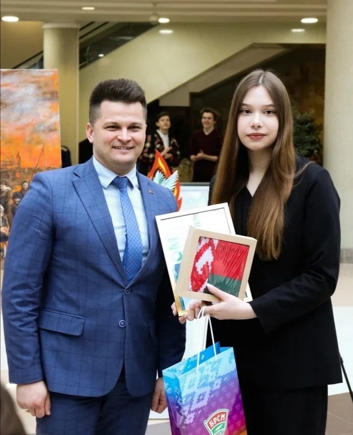 Полина Осмоловская, учащаяся СШ № 2, стала победительницей патриотического конкурса