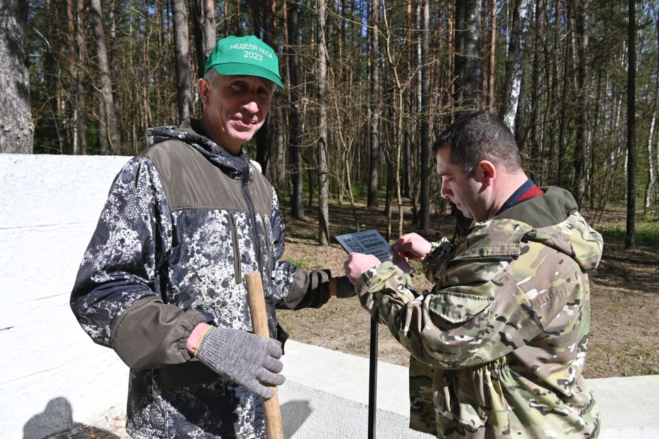 Хотимский райисполком произвел косметический ремонт в д. Горня у памятника воинам-кавалеристам