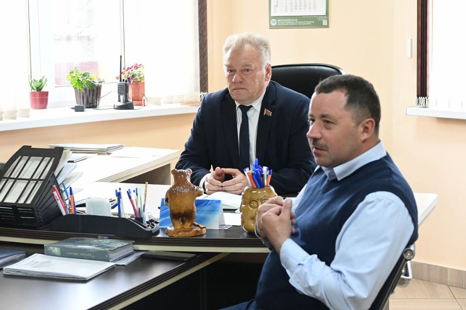 Владимир Азаренко сегодня провел прием граждан в здании Хотимского лесничества