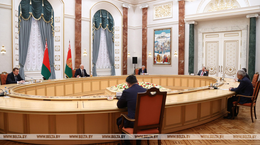Лукашенко на встрече с главами МИД ОДКБ призвал не избегать проблем, а решать их, как бы ни было трудно