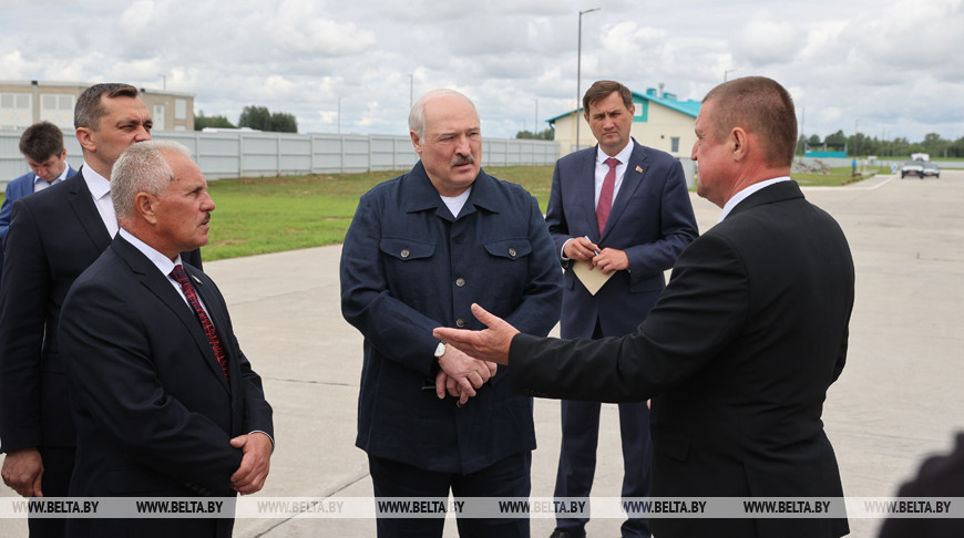 Лукашенко: наша задача – за пятилетку уйти от этих диких ферм и построить технологичные комплексы