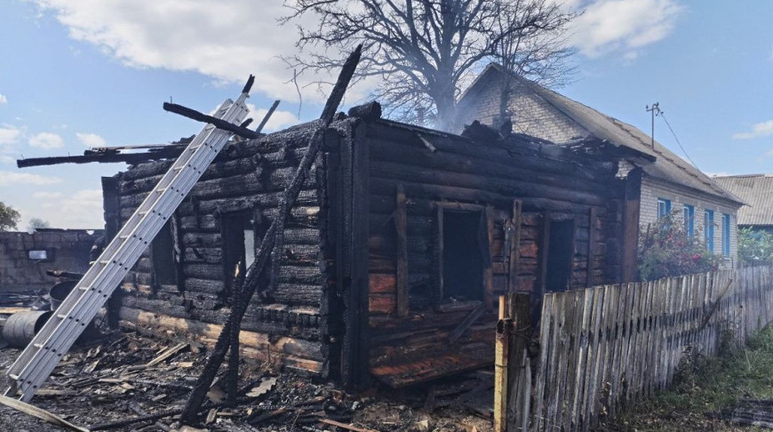 В Чаусском районе пожар уничтожил пять хозяйственных построек