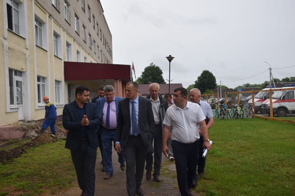 Сегодня губернатор области Анатолий Исаченко посетил Хотимский район