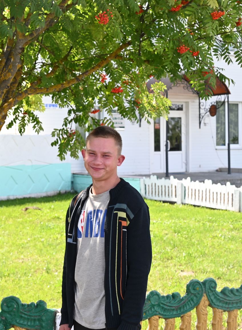 Молодому специалисту Максиму Старушенко импонирует размеренная спокойная жизнь в Хотимске
