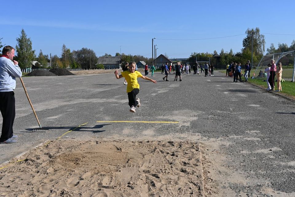 В Хотимске прошли районные соревнования среди детей по легкой атлетике “Школиада” (фото)