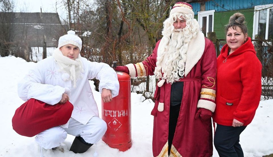В Хотимске сотрудники РГС порадовали местных жителей перед Новым годом