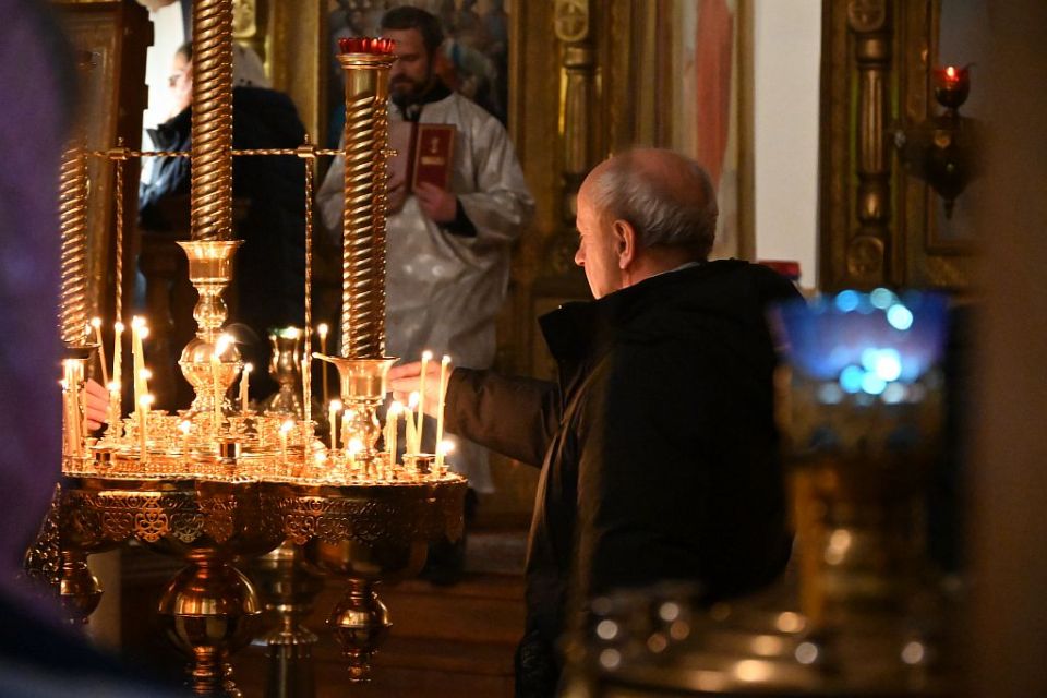 Поздравление настоятеля Свято-Троицкого собора отца Павла с Рождеством Христовым