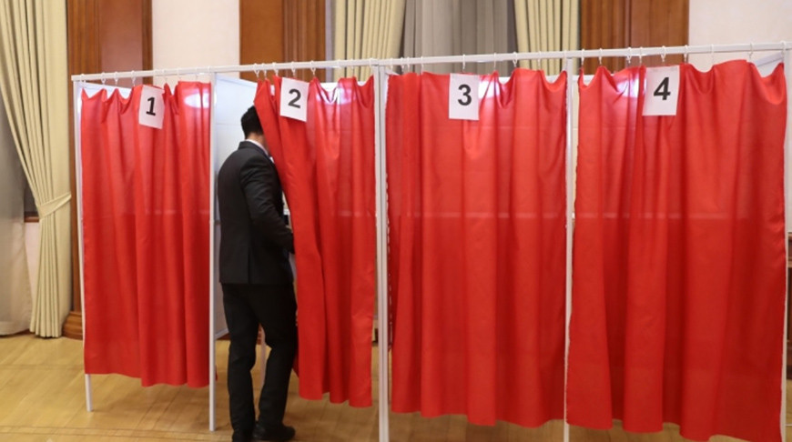 На президентских выборах в Азербайджане открылись избирательные участки