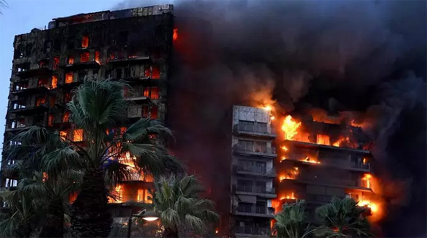 Пожар в многоэтажном жилом доме в Испании: 4 человека погибли, 19 пропали без вести